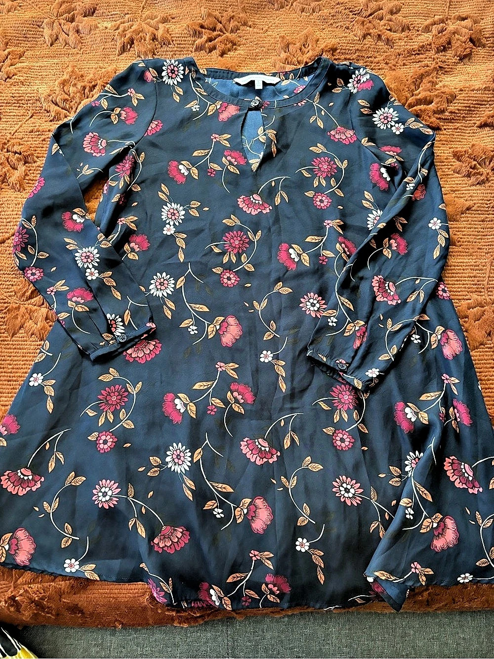 Cupcakes and Cashmere Floral Blouse Size Small Like New